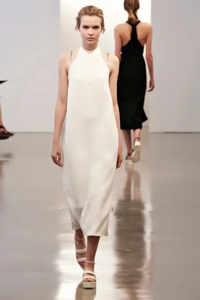 Look 15